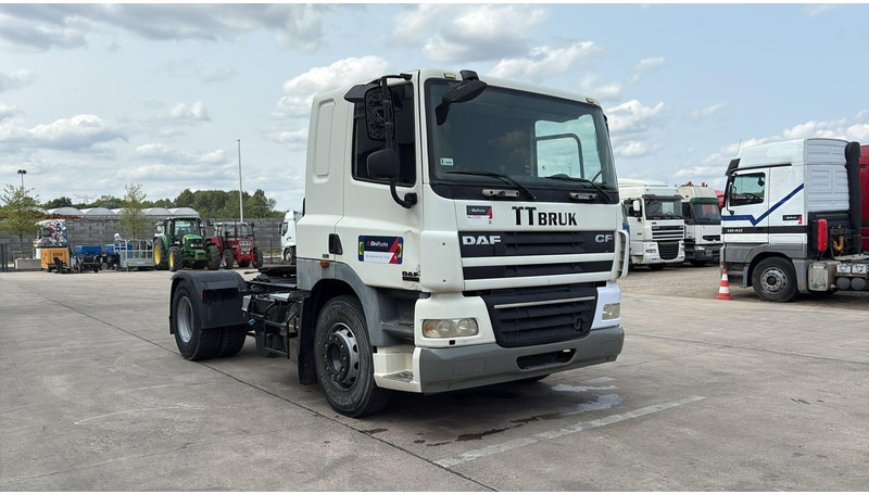 DAF 85 CF 410 (LOW CABIN / PETIT CABINE / TRES PROPRE / CLEAN CONDITION) - Tractor head: gambar 3 DAF 85 CF 410 (LOW CABIN / PETIT CABINE / TRES PROPRE / CLEAN CONDITION) - Tractor head: gambar 3