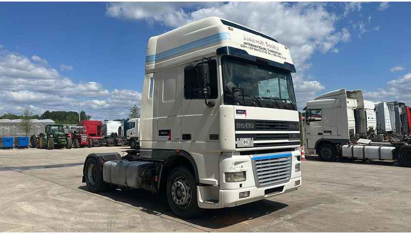 DAF 95 XF 380 (BOITE MANUELLE / EURO 3 / MANUAL GEARBOX / TRES BONNE ETAT) - Tractor head: gambar 3 DAF 95 XF 380 (BOITE MANUELLE / EURO 3 / MANUAL GEARBOX / TRES BONNE ETAT) - Tractor head: gambar 3