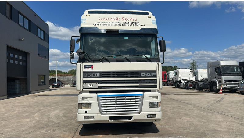 DAF 95 XF 380 (BOITE MANUELLE / EURO 3 / MANUAL GEARBOX / TRES BONNE ETAT) - Tractor head: gambar 2 DAF 95 XF 380 (BOITE MANUELLE / EURO 3 / MANUAL GEARBOX / TRES BONNE ETAT) - Tractor head: gambar 2
