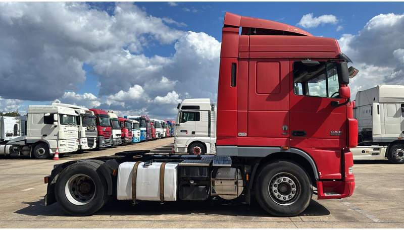 DAF XF 105.410 (BOITE MANUELLE / MANUAL GEARBOX) - Tractor head: gambar 4 DAF XF 105.410 (BOITE MANUELLE / MANUAL GEARBOX) - Tractor head: gambar 4