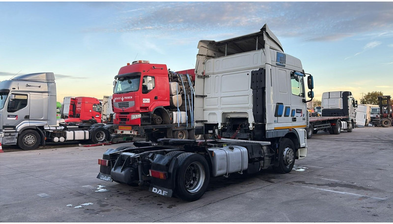 DAF XF 105.460 (BOITE MANUELLE / MANUAL GEARBOX) - Tractor head: gambar 4 DAF XF 105.460 (BOITE MANUELLE / MANUAL GEARBOX) - Tractor head: gambar 4