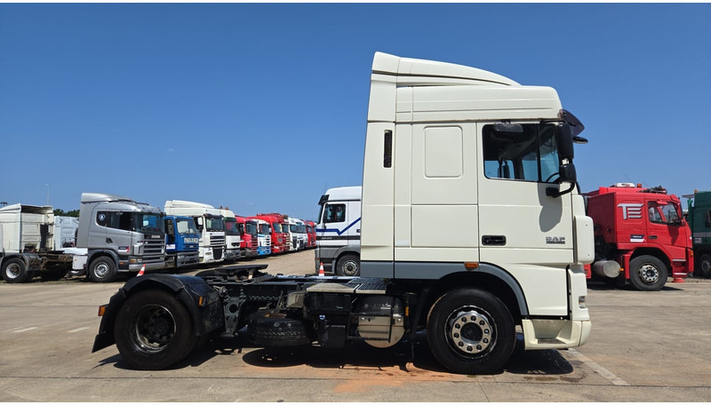 DAF XF 105.460 (BOITE MANUELLE / MANUAL GEARBOX / PROPRE) - Tractor head: gambar 4 DAF XF 105.460 (BOITE MANUELLE / MANUAL GEARBOX / PROPRE) - Tractor head: gambar 4