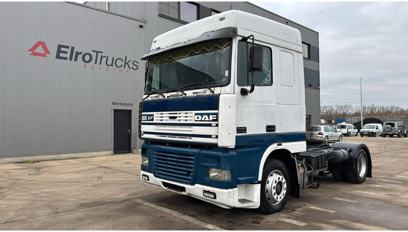 DAF XF 95.380 (EURO 2 / MANUAL GEARBOX / BOITE MANUELLE / TRES PROPRE / CLEAN TRUCK) - Tractor head: gambar 1 DAF XF 95.380 (EURO 2 / MANUAL GEARBOX / BOITE MANUELLE / TRES PROPRE / CLEAN TRUCK) - Tractor head: gambar 1