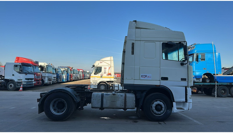 DAF XF 95.380 (EURO 2 / POMPE MANUELLE / MANUAL PUMP / BOITE MANUELLE / MANUAL GEARBOX) - Tractor head: gambar 4 DAF XF 95.380 (EURO 2 / POMPE MANUELLE / MANUAL PUMP / BOITE MANUELLE / MANUAL GEARBOX) - Tractor head: gambar 4