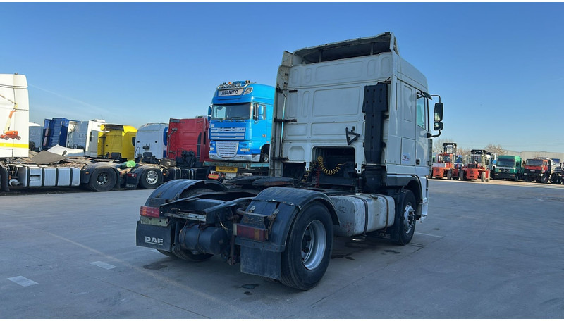 DAF XF 95.380 (EURO 2 / POMPE MANUELLE / MANUAL PUMP / BOITE MANUELLE / MANUAL GEARBOX) - Tractor head: gambar 5 DAF XF 95.380 (EURO 2 / POMPE MANUELLE / MANUAL PUMP / BOITE MANUELLE / MANUAL GEARBOX) - Tractor head: gambar 5