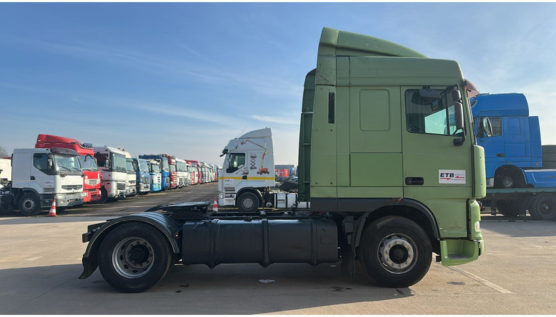 DAF XF 95.430 (EURO 2 / MANUAL PUMP / POMPE MANUELLE / BOITE MANUELLE) - Tractor head: gambar 2 DAF XF 95.430 (EURO 2 / MANUAL PUMP / POMPE MANUELLE / BOITE MANUELLE) - Tractor head: gambar 2
