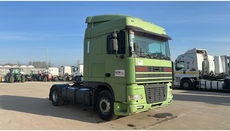 DAF XF 95.430 (EURO 2 / MANUAL PUMP / POMPE MANUELLE / BOITE MANUELLE) - Tractor head: gambar 3 DAF XF 95.430 (EURO 2 / MANUAL PUMP / POMPE MANUELLE / BOITE MANUELLE) - Tractor head: gambar 3