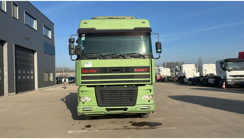 DAF XF 95.430 (EURO 2 / MANUAL PUMP / POMPE MANUELLE / BOITE MANUELLE) - Tractor head: gambar 4 DAF XF 95.430 (EURO 2 / MANUAL PUMP / POMPE MANUELLE / BOITE MANUELLE) - Tractor head: gambar 4
