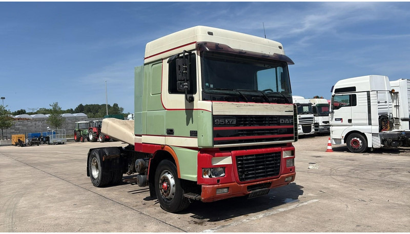 DAF XF 95.430 (EURO 3 / BOITE MANUELLE / MANUAL GEARBOX) - Tractor head: gambar 3 DAF XF 95.430 (EURO 3 / BOITE MANUELLE / MANUAL GEARBOX) - Tractor head: gambar 3