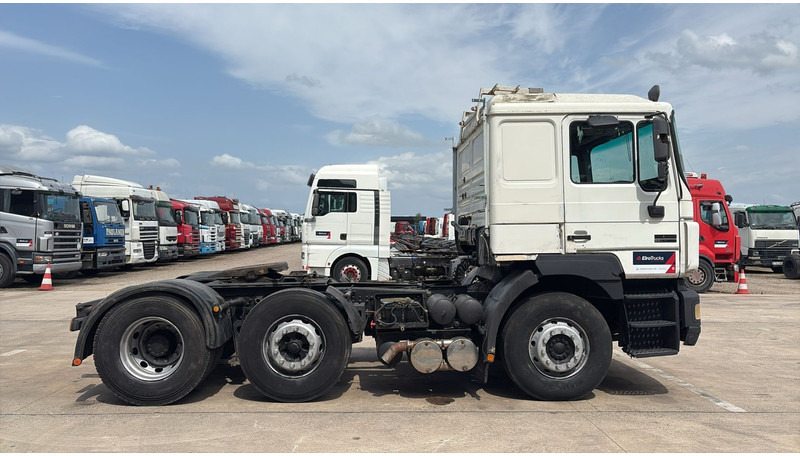 MAN 25.403 (6X2 / 6 CYLINDER / EURO 2 / MANUAL GEARBOX / 8 TYRES) - Tractor head: gambar 3 MAN 25.403 (6X2 / 6 CYLINDER / EURO 2 / MANUAL GEARBOX / 8 TYRES) - Tractor head: gambar 3