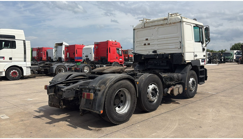 MAN 25.403 (6X2 / 6 CYLINDER / EURO 2 / MANUAL GEARBOX / 8 TYRES) - Tractor head: gambar 4 MAN 25.403 (6X2 / 6 CYLINDER / EURO 2 / MANUAL GEARBOX / 8 TYRES) - Tractor head: gambar 4