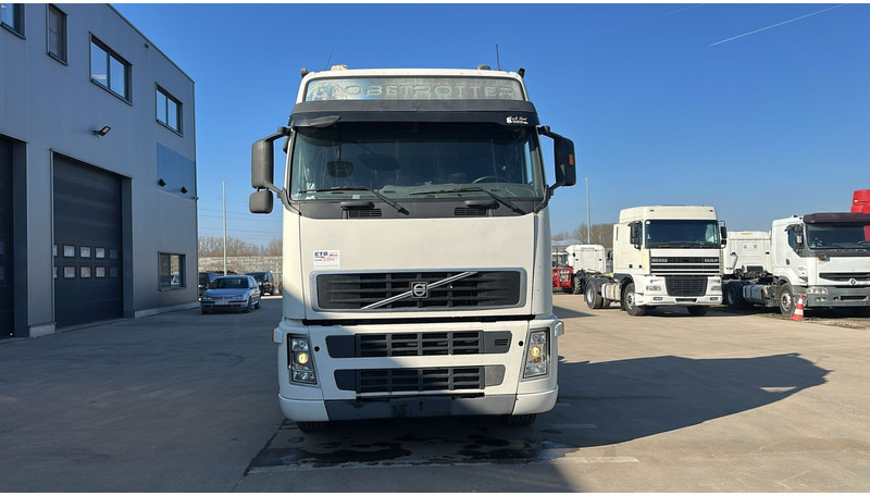Volvo FH 400 (GOOD CONDITION / CLEAN CHASSIS / EURO 5) - Tractor head: gambar 2 Volvo FH 400 (GOOD CONDITION / CLEAN CHASSIS / EURO 5) - Tractor head: gambar 2