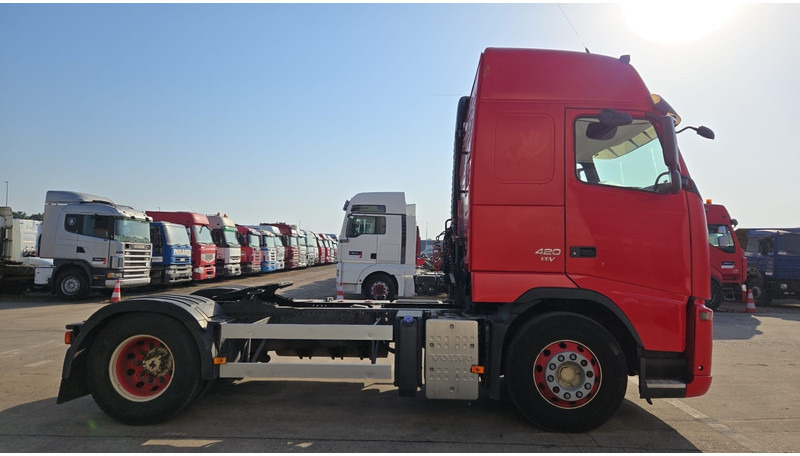Volvo FH 420 (CLEAN TRUCK / GOOD CONDITION / CHASSIS GOOD) - Tractor head: gambar 4 Volvo FH 420 (CLEAN TRUCK / GOOD CONDITION / CHASSIS GOOD) - Tractor head: gambar 4