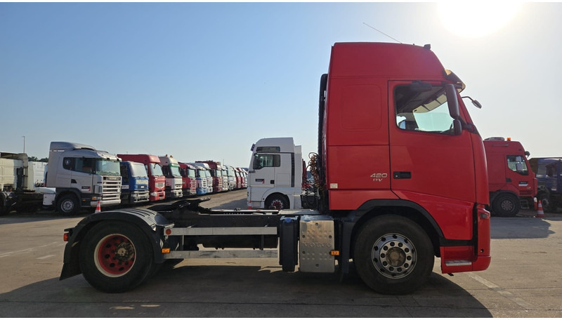 Volvo FH 420 (CLEAN TRUCK / GOOD CONDITION / CHASSIS GOOD) - Tractor head: gambar 4 Volvo FH 420 (CLEAN TRUCK / GOOD CONDITION / CHASSIS GOOD) - Tractor head: gambar 4