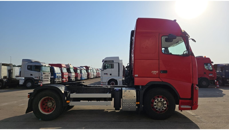 Volvo FH 420 (CLEAN TRUCK / GOOD CONDITION / CHASSIS GOOD) - Tractor head: gambar 5 Volvo FH 420 (CLEAN TRUCK / GOOD CONDITION / CHASSIS GOOD) - Tractor head: gambar 5