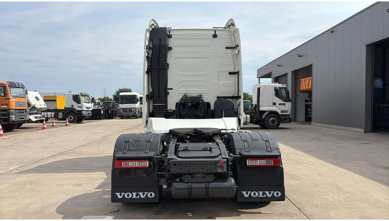 Volvo FH 460 (CHASSIS 2015 / PERFECT CONDITION / CLEAN CHASSIS) - Tractor head: gambar 5 Volvo FH 460 (CHASSIS 2015 / PERFECT CONDITION / CLEAN CHASSIS) - Tractor head: gambar 5