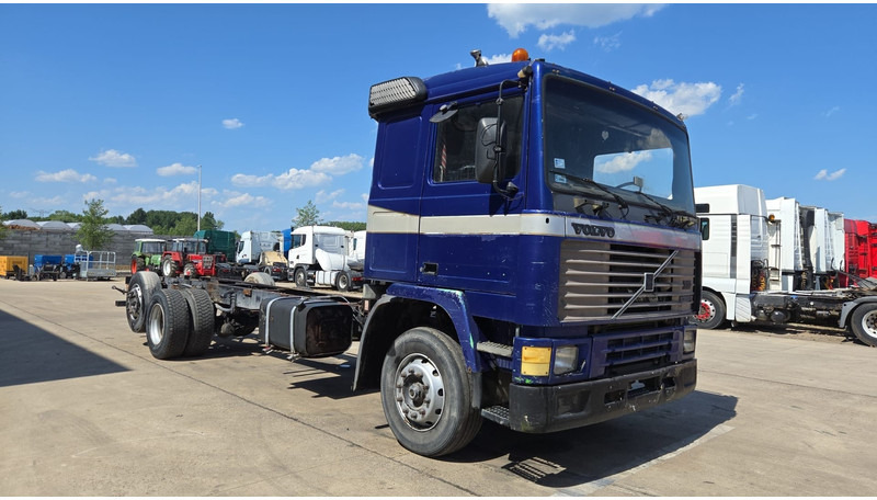 Volvo F 12 - 360 (FULL STEEL SUSPENSION / MANUAL PUMP / SUSP. LAMES / 6X2) - Truk sasis: gambar 3 Volvo F 12 - 360 (FULL STEEL SUSPENSION / MANUAL PUMP / SUSP. LAMES / 6X2) - Truk sasis: gambar 3