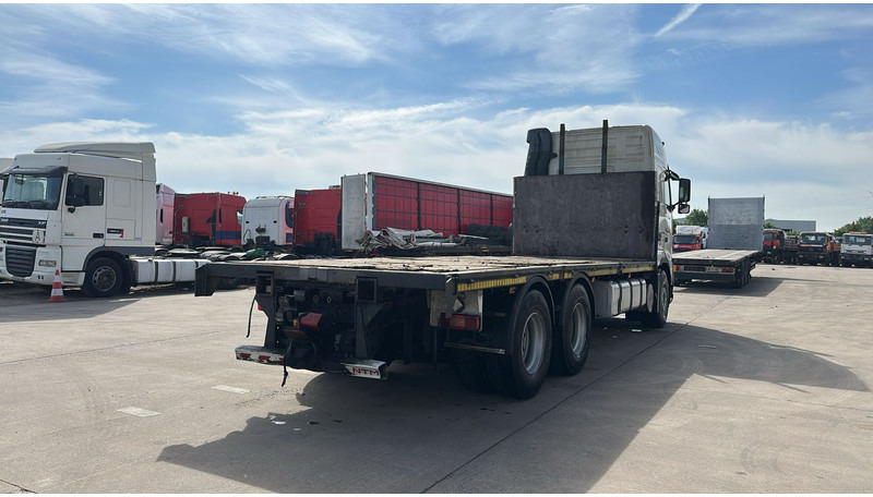 Volvo FH 12 - 460 (BOITE MANUELLE / MANUAL GEARBOX / 10 TYRES / 6X2 / AC / AIRCO) - Truk flatbed: gambar 5 Volvo FH 12 - 460 (BOITE MANUELLE / MANUAL GEARBOX / 10 TYRES / 6X2 / AC / AIRCO) - Truk flatbed: gambar 5