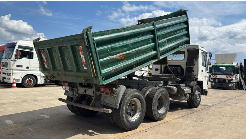 Volvo FL 10 - 280 (LAMES / POMPE MANUELLE / MANUAL PUMP / 6X4 / STEEL SUSP.) - Truk jungkit: gambar 4 Volvo FL 10 - 280 (LAMES / POMPE MANUELLE / MANUAL PUMP / 6X4 / STEEL SUSP.) - Truk jungkit: gambar 4