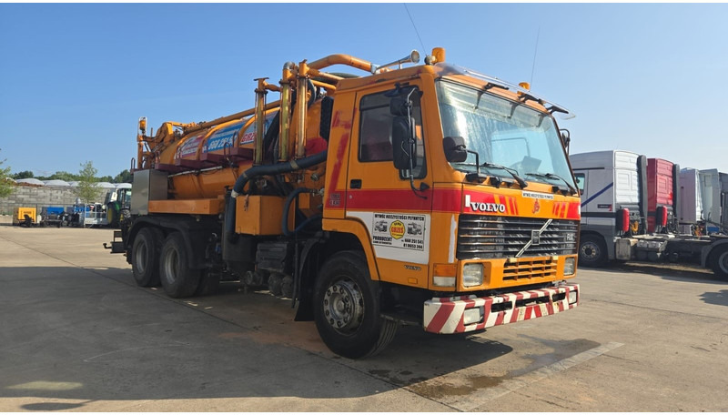 Volvo FL 10 - 320 (10500L + 1500L / 10 TYRES FULL STEEL / HIGH PRESSURE + VACUUM / POMPE MANUELLE / MANUAL PUMP) - Truk vakum: gambar 3 Volvo FL 10 - 320 (10500L + 1500L / 10 TYRES FULL STEEL / HIGH PRESSURE + VACUUM / POMPE MANUELLE / MANUAL PUMP) - Truk vakum: gambar 3