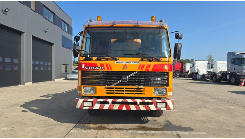Volvo FL 10 - 320 (10500L + 1500L / 10 TYRES FULL STEEL / HIGH PRESSURE + VACUUM / POMPE MANUELLE / MANUAL PUMP) - Truk vakum: gambar 2 Volvo FL 10 - 320 (10500L + 1500L / 10 TYRES FULL STEEL / HIGH PRESSURE + VACUUM / POMPE MANUELLE / MANUAL PUMP) - Truk vakum: gambar 2