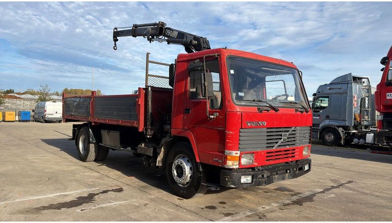 Volvo FL 10 - 320 (MANUAL PUMP / STEEL SUSP. / CRANE / LAMES / POMPE MANUELLE) - Truk flatbed, Truk derek: gambar 3 Volvo FL 10 - 320 (MANUAL PUMP / STEEL SUSP. / CRANE / LAMES / POMPE MANUELLE) - Truk flatbed, Truk derek: gambar 3