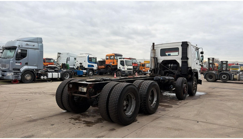 Volvo FL 10 - 320 (POMPE MANUELLE / MANUAL PUMP / LAMES / STEEL SUSP. / 8X4) - Truk sasis: gambar 4 Volvo FL 10 - 320 (POMPE MANUELLE / MANUAL PUMP / LAMES / STEEL SUSP. / 8X4) - Truk sasis: gambar 4