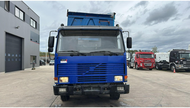 Volvo FL 12.380 (8X4 /STEEL SUSP. / BOITE MANUELLE / MANUAL GEARBOX) - Truk jungkit: gambar 2 Volvo FL 12.380 (8X4 /STEEL SUSP. / BOITE MANUELLE / MANUAL GEARBOX) - Truk jungkit: gambar 2