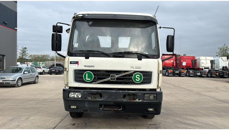 Volvo FL 220 (FULL STEEL SUSP. / 10 BOLTS / 18 TONS / VERY CLEAN CHASSIS !!! / CHASSIS 5.50M LENGHT) - Truk sasis: gambar 2 Volvo FL 220 (FULL STEEL SUSP. / 10 BOLTS / 18 TONS / VERY CLEAN CHASSIS !!! / CHASSIS 5.50M LENGHT) - Truk sasis: gambar 2