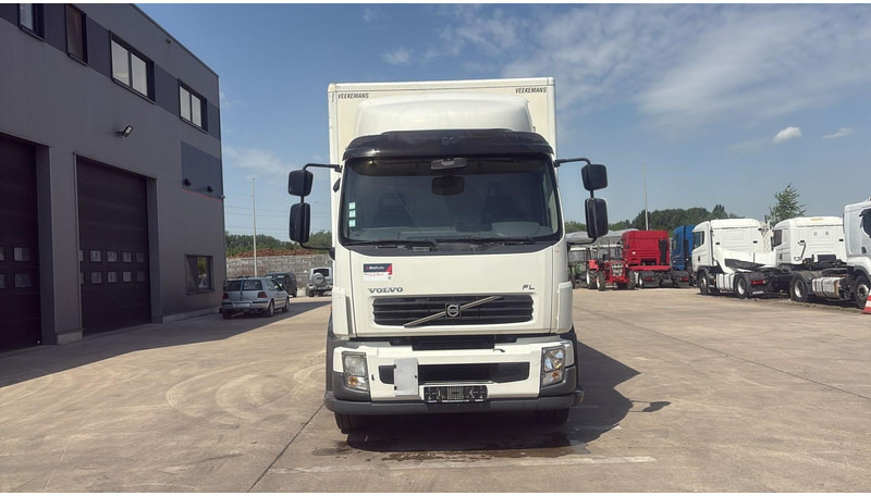 Volvo FL 260 (LIFT 2000 KG / PERFECT BELGIAN TRUCK / 18 TON / EURO 5) - Truk box: gambar 2 Volvo FL 260 (LIFT 2000 KG / PERFECT BELGIAN TRUCK / 18 TON / EURO 5) - Truk box: gambar 2