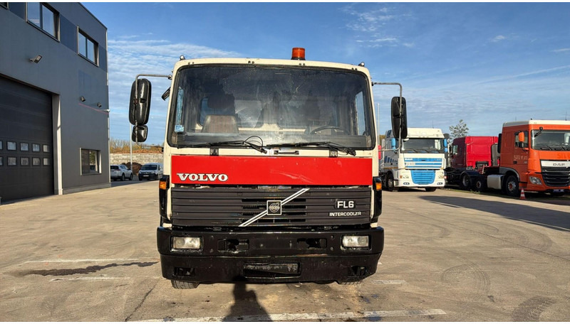 Volvo FL 6-18 (10 BOLTS / POMPE MANUELLE / MANUAL PUMP / 18T / STEEL SUSP. / LAMES) - Truk jungkit: gambar 3 Volvo FL 6-18 (10 BOLTS / POMPE MANUELLE / MANUAL PUMP / 18T / STEEL SUSP. / LAMES) - Truk jungkit: gambar 3
