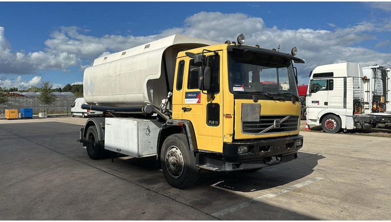 Volvo FL 6-18 (12400 LITERS / 3 COMPARTIMENTS / EURO 2 / STEEL SUSP. / LAMES) - Truk tangki: gambar 3 Volvo FL 6-18 (12400 LITERS / 3 COMPARTIMENTS / EURO 2 / STEEL SUSP. / LAMES) - Truk tangki: gambar 3