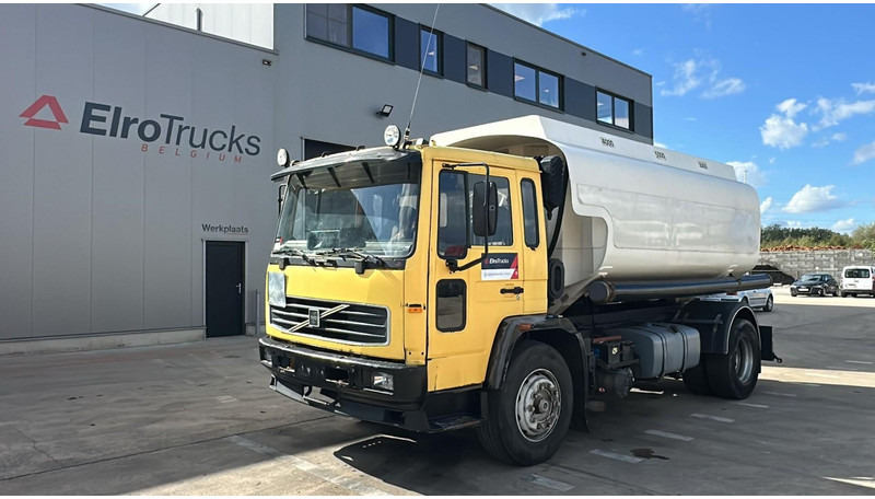 Volvo FL 6-18 (12400 LITERS / 3 COMPARTIMENTS / EURO 2 / STEEL SUSP. / LAMES) - Truk tangki: gambar 1 Volvo FL 6-18 (12400 LITERS / 3 COMPARTIMENTS / EURO 2 / STEEL SUSP. / LAMES) - Truk tangki: gambar 1