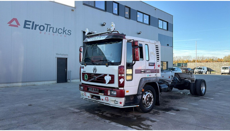 Volvo FL 6 - 220 (MANUAL GEARBOX / BOITE MANUELLE / 8 TONNES) - Truk sasis: gambar 1 Volvo FL 6 - 220 (MANUAL GEARBOX / BOITE MANUELLE / 8 TONNES) - Truk sasis: gambar 1