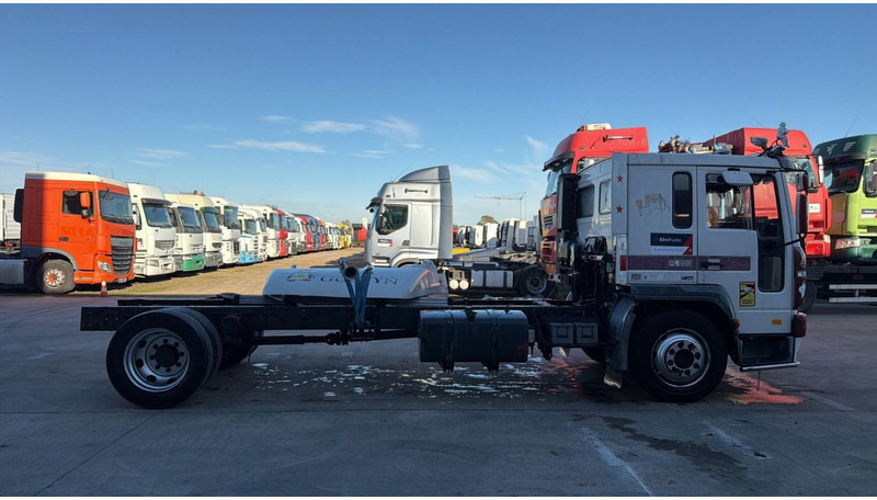 Volvo FL 6 - 220 (MANUAL GEARBOX / BOITE MANUELLE / 8 TONNES) - Truk sasis: gambar 3 Volvo FL 6 - 220 (MANUAL GEARBOX / BOITE MANUELLE / 8 TONNES) - Truk sasis: gambar 3