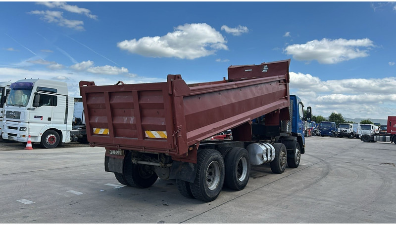 Volvo FM 12 - 340 (MANUAL GEARBOX / STEEL SUSPENSION / LAMES / BOITE MANUELLE) - Truk jungkit: gambar 5 Volvo FM 12 - 340 (MANUAL GEARBOX / STEEL SUSPENSION / LAMES / BOITE MANUELLE) - Truk jungkit: gambar 5