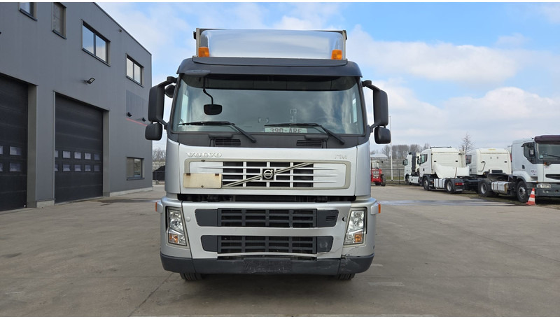 Volvo FM 400 (BELGIAN TRUCK / TECHNICAL TOP CONDITION !! / 6X2 / LIFT / EURO 5) - Truk dengan terpal samping: gambar 2 Volvo FM 400 (BELGIAN TRUCK / TECHNICAL TOP CONDITION !! / 6X2 / LIFT / EURO 5) - Truk dengan terpal samping: gambar 2