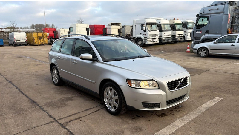 Volvo V50 (BELGIAN CAR / AIRCO / AUTOMATIC GEARBOX / EURO 5) - Mobil: gambar 3 Volvo V50 (BELGIAN CAR / AIRCO / AUTOMATIC GEARBOX / EURO 5) - Mobil: gambar 3