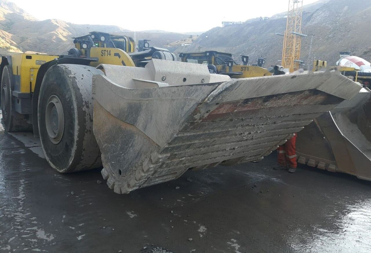 Atlas Copco Underground Mining Bucket(Push-Blade) - Ember loader: gambar 4 Atlas Copco Underground Mining Bucket(Push-Blade) - Ember loader: gambar 4
