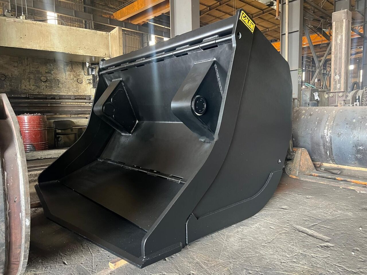 Epiroc Scooptram ST14 Push Blade Bucket - Ember ekskavator: gambar 1 Epiroc Scooptram ST14 Push Blade Bucket - Ember ekskavator: gambar 1