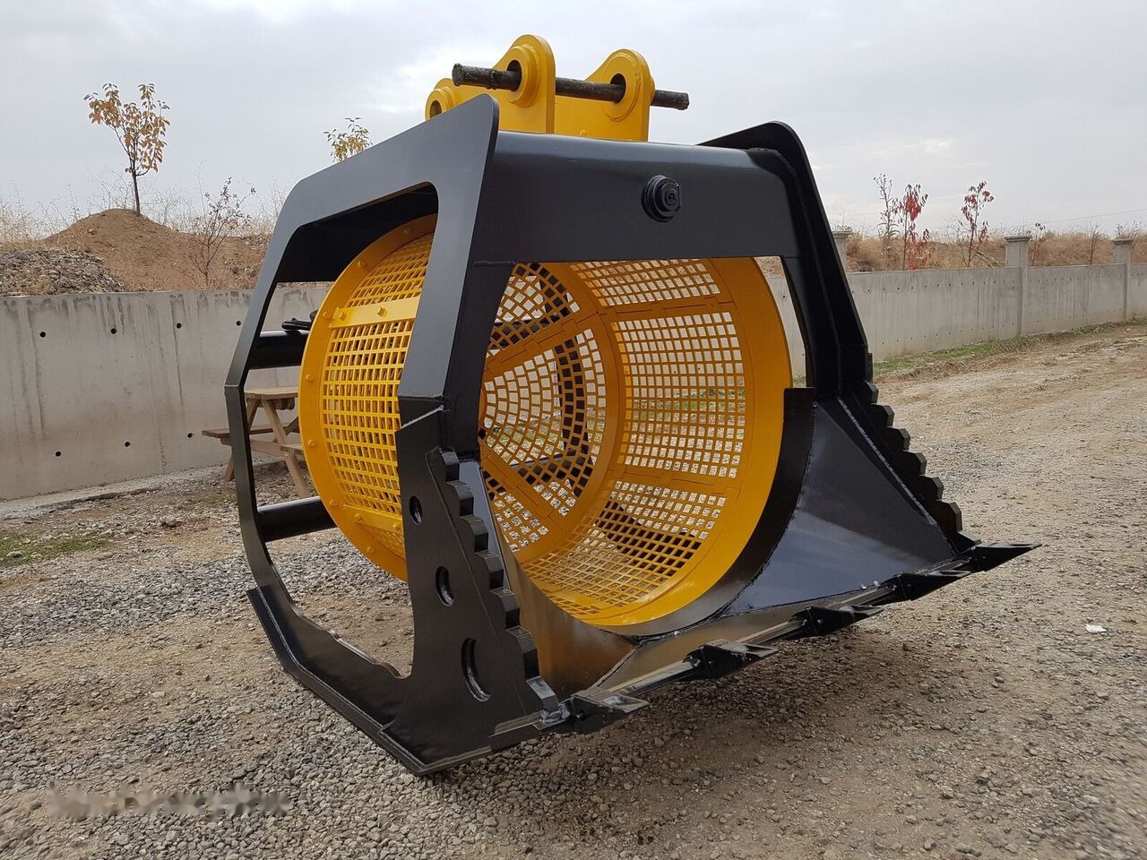 Hitachi Tamburlu Elek Kova (Rotary Screening Bucket) - Menyortir ember: gambar 2 Hitachi Tamburlu Elek Kova (Rotary Screening Bucket) - Menyortir ember: gambar 2