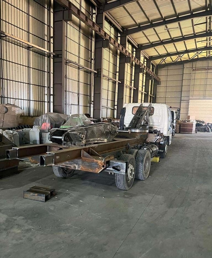 New Knuckle Crane Boom - Derek: gambar 1 New Knuckle Crane Boom - Derek: gambar 1