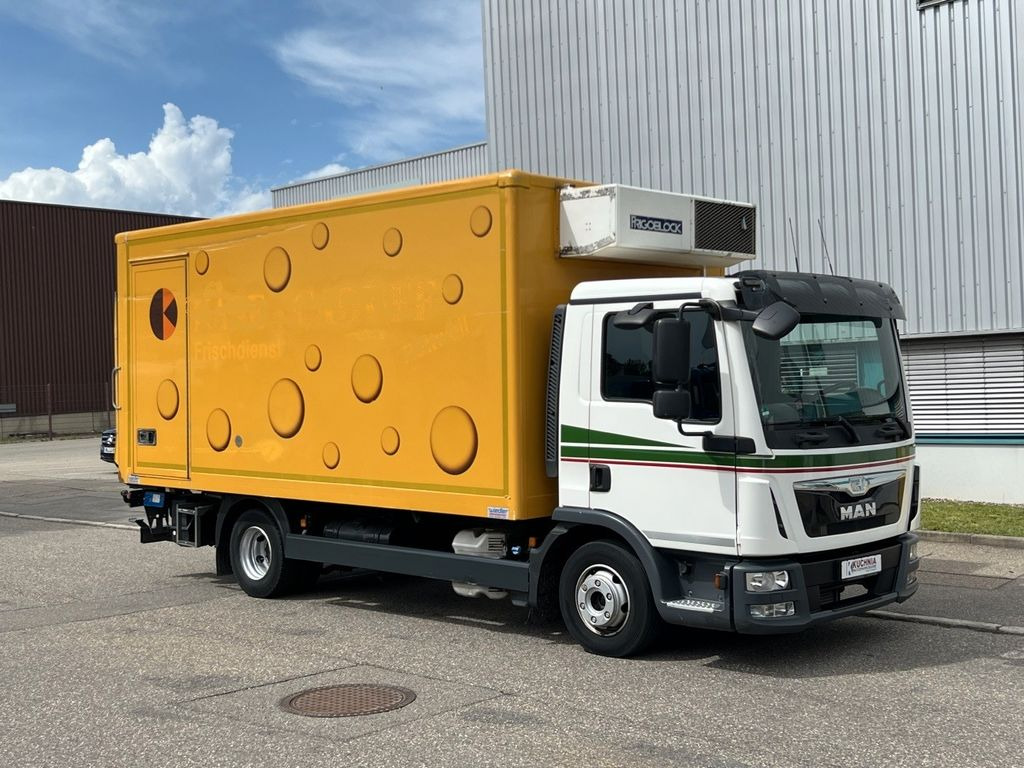 MAN TGL 8.220 Kühlkoffer 5,26m LBW Klima Luftgef. MAN TGL 8.220 Kühlkoffer 5,26m LBW Klima Luftgef. - Van berpendingin: gambar 1 MAN TGL 8.220 Kühlkoffer 5,26m LBW Klima Luftgef. MAN TGL 8.220 Kühlkoffer 5,26m LBW Klima Luftgef. - Van berpendingin: gambar 1