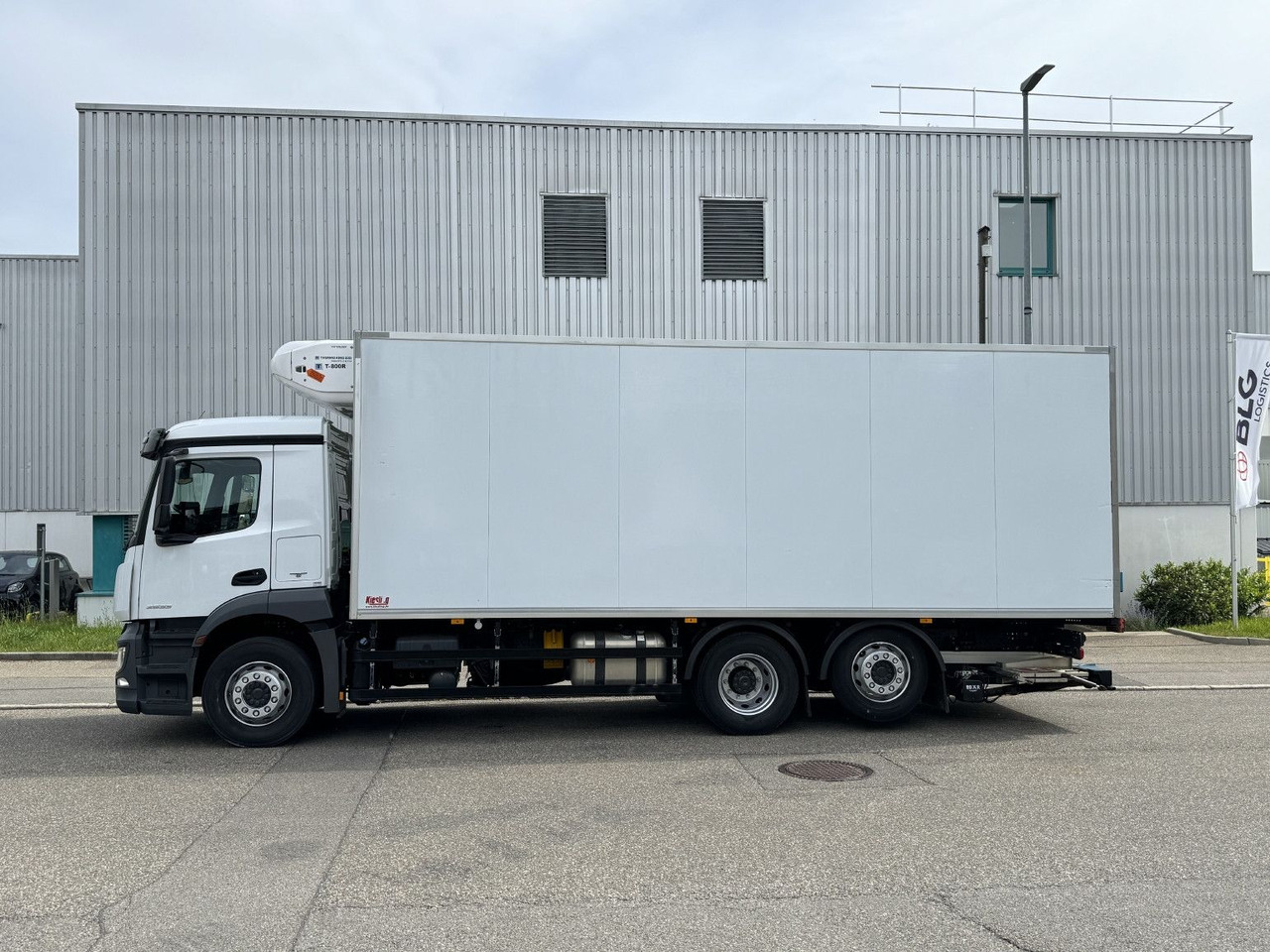 Mercedes-Benz Antos 2533L Kühlkoffer TK T-800R Lenkachse TOP - Truk berpendingin: gambar 5 Mercedes-Benz Antos 2533L Kühlkoffer TK T-800R Lenkachse TOP - Truk berpendingin: gambar 5