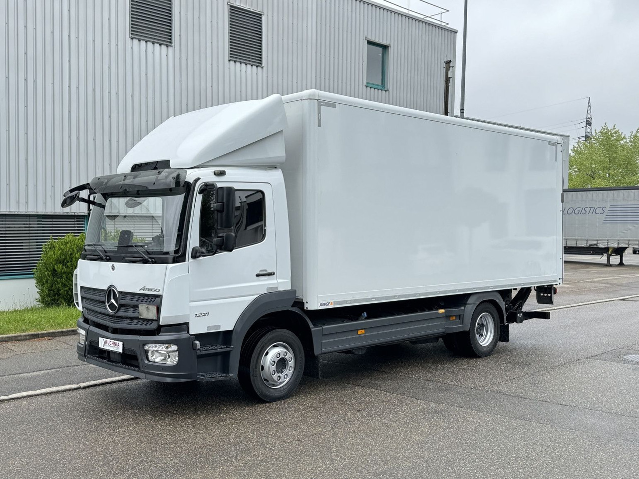 Mercedes-Benz Atego 1221 L Koffer 6,1m LBW AHK Klima TOP - Truk box: gambar 3 Mercedes-Benz Atego 1221 L Koffer 6,1m LBW AHK Klima TOP - Truk box: gambar 3
