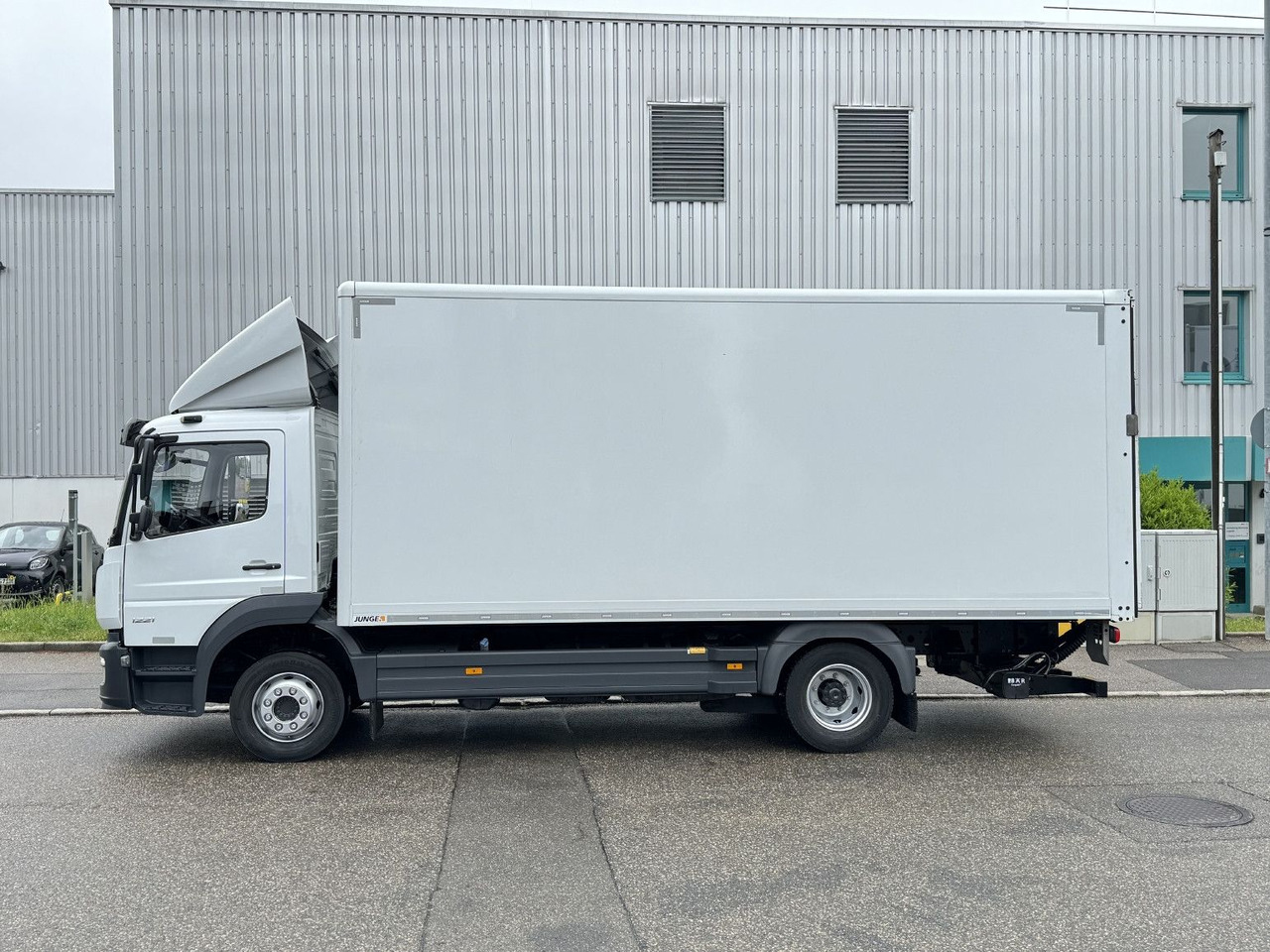Mercedes-Benz Atego 1221 L Koffer 6,1m LBW AHK Klima TOP - Truk box: gambar 4 Mercedes-Benz Atego 1221 L Koffer 6,1m LBW AHK Klima TOP - Truk box: gambar 4