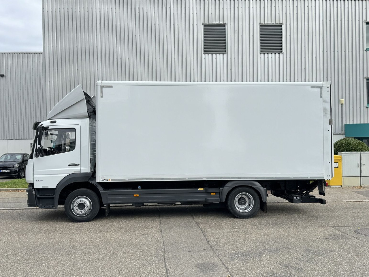 Mercedes-Benz Atego 1221 L Koffer 6,1m LBW AHK Klima TOP - Truk box: gambar 4 Mercedes-Benz Atego 1221 L Koffer 6,1m LBW AHK Klima TOP - Truk box: gambar 4