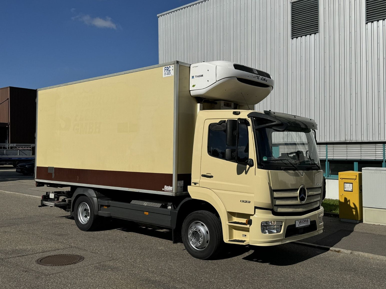 Mercedes-Benz Atego 1323L 4-Fleisch-Rohrbahnen TK T600R ATM - Truk berpendingin: gambar 4 Mercedes-Benz Atego 1323L 4-Fleisch-Rohrbahnen TK T600R ATM - Truk berpendingin: gambar 4