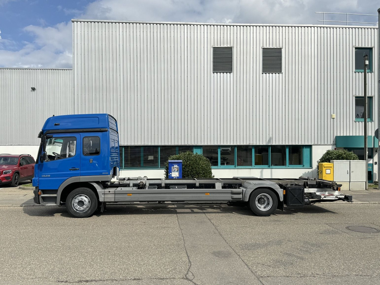 Mercedes-Benz Atego 1529 LL BDF 6-Sitze Umzug u-LBW Gr-Haus - Pengangkut kontainer/ Container truck: gambar 5 Mercedes-Benz Atego 1529 LL BDF 6-Sitze Umzug u-LBW Gr-Haus - Pengangkut kontainer/ Container truck: gambar 5