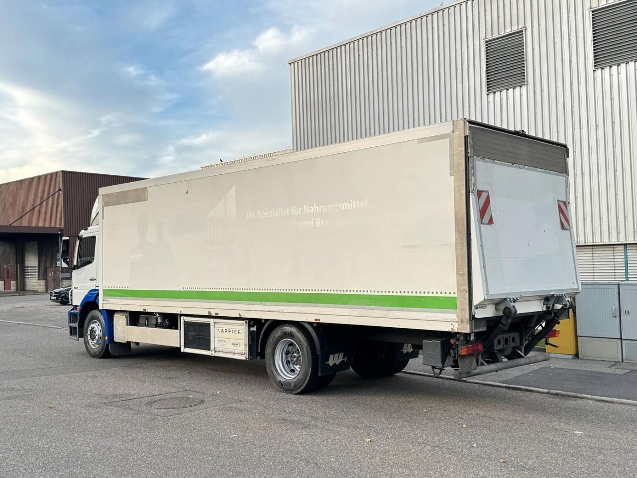 Mercedes-Benz Axor 1824L Bi-Temp. Kühlkoffer 8,67m LBW Supra - Truk berpendingin: gambar 5 Mercedes-Benz Axor 1824L Bi-Temp. Kühlkoffer 8,67m LBW Supra - Truk berpendingin: gambar 5